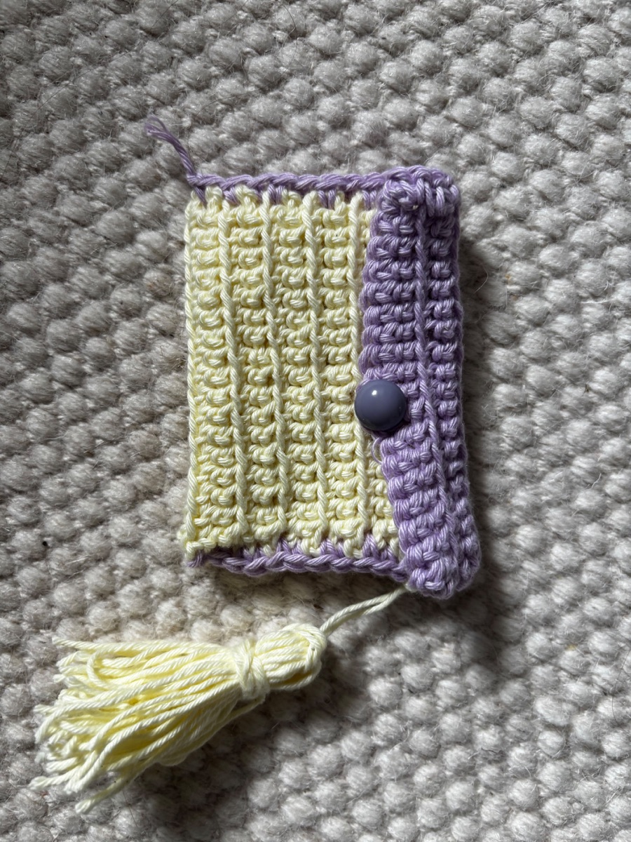 The finished pouch with tassel and button, seen from the front